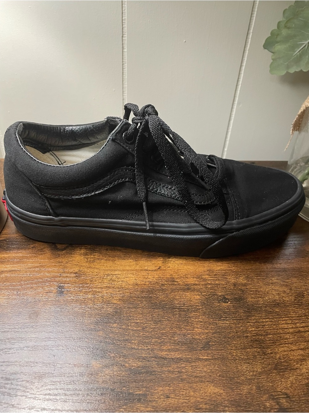 Vans Women’s Black Low-Top Lace-Up Skate Shoe - Picture 2 of 7